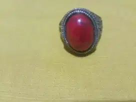 Cincin pirus merah