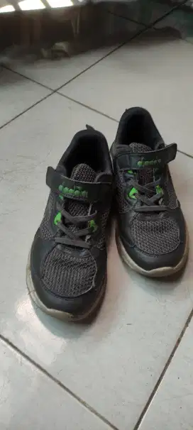 Jual sepatu diadora anak ukuran 34
