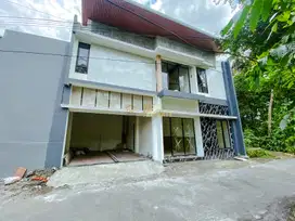 RUMAH SIAP HUNI 2 LANTAI DESIGN KONTEMPORER 4 KAMAR DI NGAGLIK SLEMAN