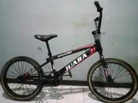 sepeda BMX JUARA masih bagus rem sudah torpedo pakem ban masih tebal