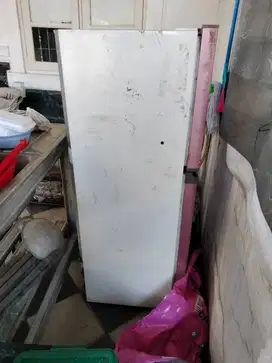Kulkas bekas dua pintu
