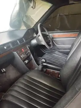 Mercedes-Benz E300 1992 Bensin