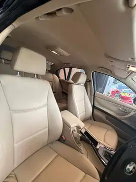 BMW 320i 2010 Bensin