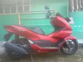 Dijual Honda PCX 2022 Mulus, Jarak Tempuh 22.000 KM - Siap Pakai!
