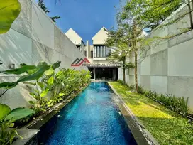 Town house Rumah minimalis kolam renang di cilandak,jakarta selatan