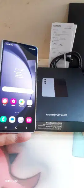 Samsung galaxy z fold 5 5G ram 12 kapasitas 1TB SEIN Indonesia mulus