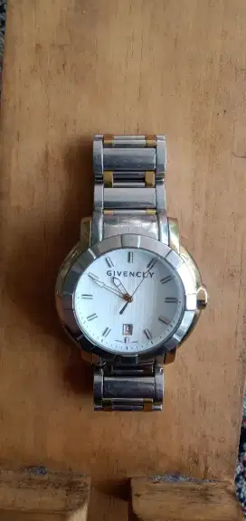 Dijual cepet aja jam tangan Givenchy GV.5202M sapphire swiss