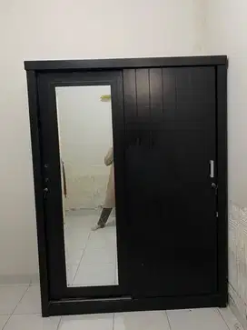 Lemari Sliding 2 pintu hitam