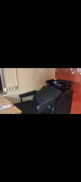 Di jual peralatan potong rambut dan kursi krimbat