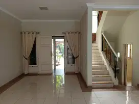 Dijual Rumah 2 Lantai di Cluster Crsytal, Gading Serpong