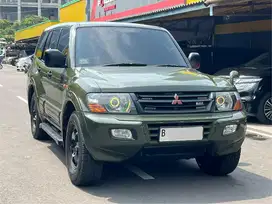 MITSUBISHI PAJERO 3.2 DI-D AT HIJAU 2001