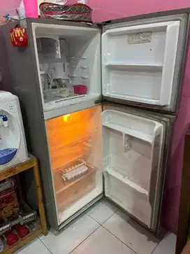 Kulkas 2 pintu hidup merk samsung
