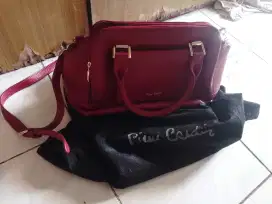 Tas merah Pierre cardin