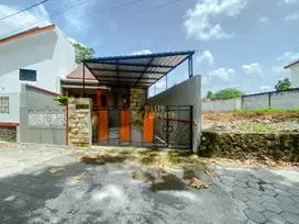 RUMAH CANTIK, BARU & LUAS, DEKAT BANDARA ADI SUTJIPTO