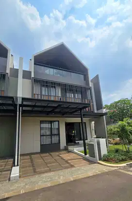 Rumah Cantik Full Furnished di Cluster Strozzi, Gading Serpong