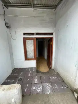 DIKONTRAKAN RUMAH PINGGIR JALAN 600rb/bulan
