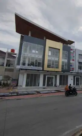 Ged kecil terdiri dr 3 ruko,sgt cck utk semua usaha,strtg di Boul JBBK