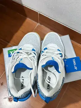 yonex velo 100 Original size 42 like new