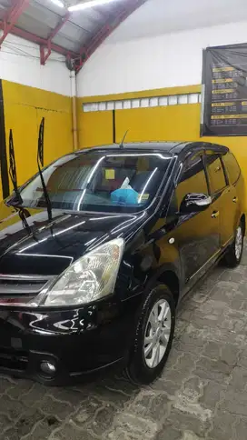 Nissan Grand livina SV 2012 MT