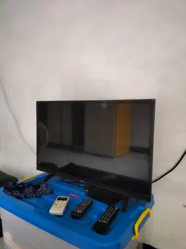 Set TV beserta set top box dan antena