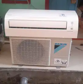 Jual ac daikin thailand 1pk R32 terbaru belum lama pakek mulus ori ful