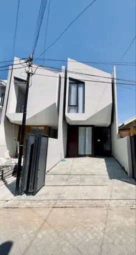 RUMAH SUTOREJO NEW, MODERN INDUSTRIAL, SEMI FURNISH