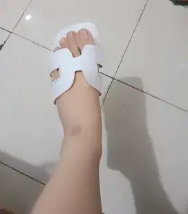 Sandal Herme*s putih