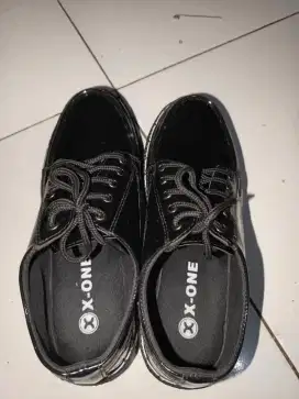 Sepatu pantofel X-One