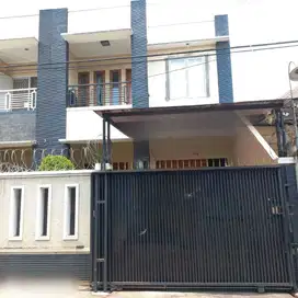 Rumah 2 lantai di Rawa Belong Palmerah Dekat Kampus Binus Toll Jakbar