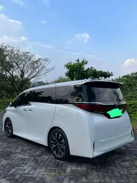 Toyota Alphard Hybrid HEV Putih 2025 KM rendah