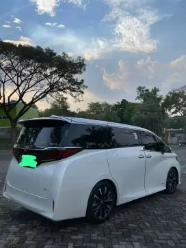 Toyota Alphard Hybrid HEV Putih 2025 KM rendah