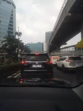 Jasa Supir Harian dan Kursus Mengemudi Private.