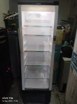 Di jual cepat showcase 5 rak merk sanken
