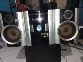 Full set Polytron Hi fi, speaker 6 in, Aux, USB, radio ok, CD/kaset of