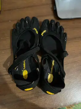 Vibram Five Finger ukuran 36/37 Poundfit
