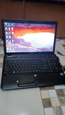 Laptop Toshiba 16 inchi