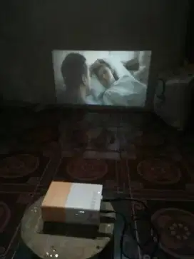 (JUAL CEPAT SAJA) PROJECTOR MINI PORTABLE KOMPLIT NORMAL TINGGAL PAKAI