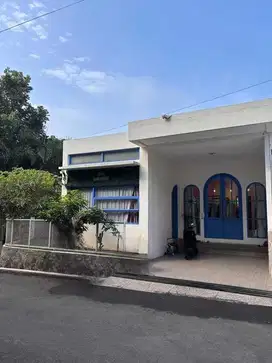 Rumah Hoek Asri Nyaman di Komplek Sunrise Hill Residence Bandung