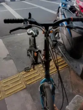 Sepeda lipat axxil