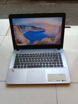 ASUS VIVOBOOK RAM 4 GB AMD A4 GEN 9 MULUS LANCAR