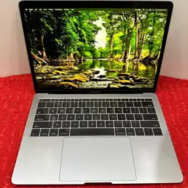 Macbook Pro 13 inch, 2017 Two Thunderbolt 3 Ports MPXT2