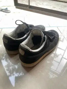 Sepatu puma suede