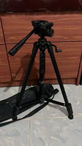 Tripod kamera bekas