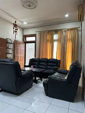 Dijual Cepat Rumah 3 Lantai Siap Huni di Jelambar Jakarta Barat