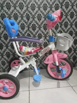 Dijual sepeda anak roda tiga masih bagus murah