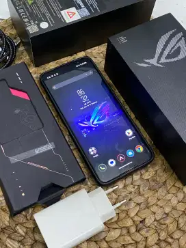 Asus rog 6 8/256 lecet