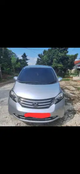 Jual Freed 2010 PSD Warna Silver