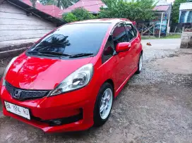 Dijual mobil Honda jazz
