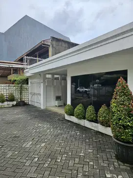 Rumah dijual Senopati Raya Kebayoran Baru Jaksel Bisa Buat Usaha