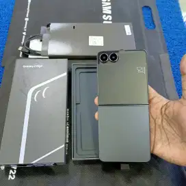 Samsung Galaxy Z Flip 7 12-256 Baru pake 1 Minggu grs resmi sein 1 thn